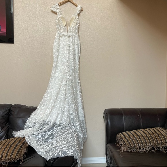 Made with love Darcy Wedding dress Gown Ivory 3D Floral Lace US Size 8 AU 12 - Picture 11 of 16